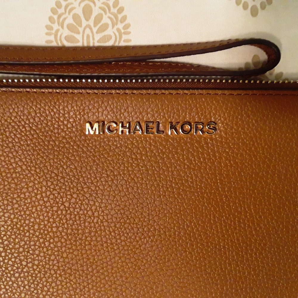 Michael Kors genuine leather wristlet, NWOT
